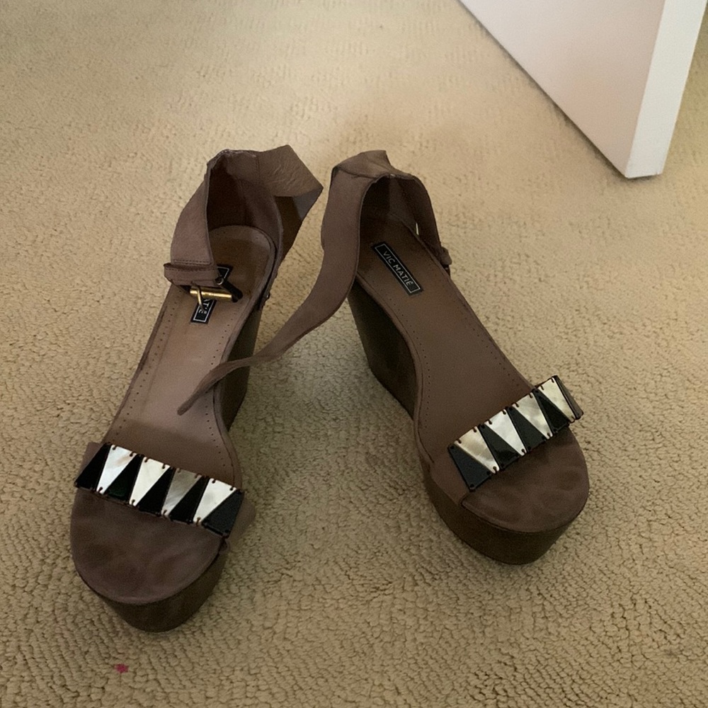 Brown wedges